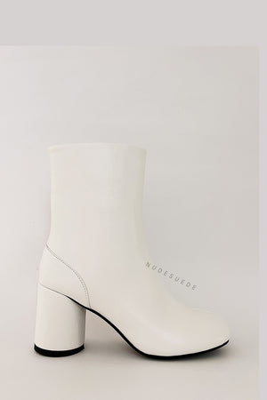 Tabi Split-Toe Block Heel Ankle Boots - White