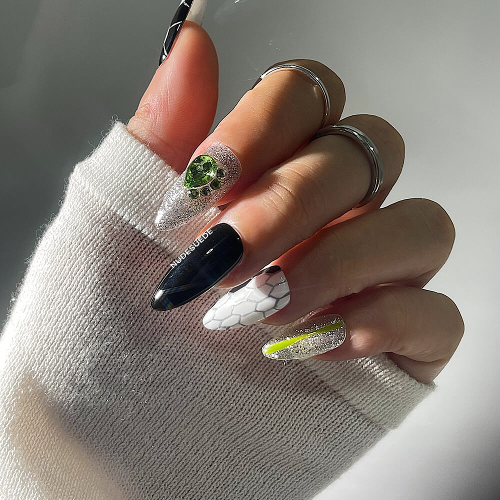 Bulgari Medium Almond Press On Manicure Nails