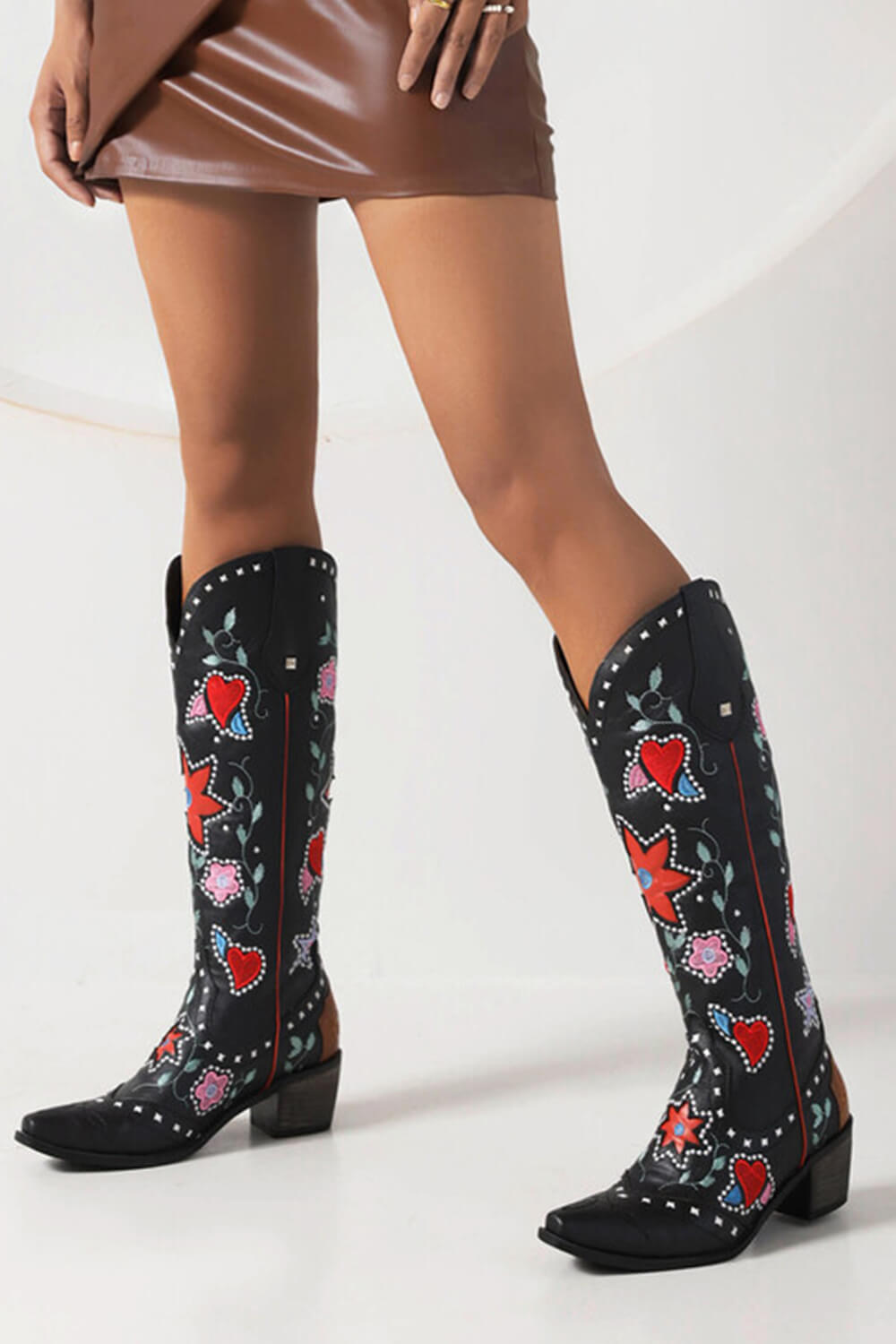 Vintage Floral And Heart Printed Western Cowgirl Block Heeled Knee High Boots - Black