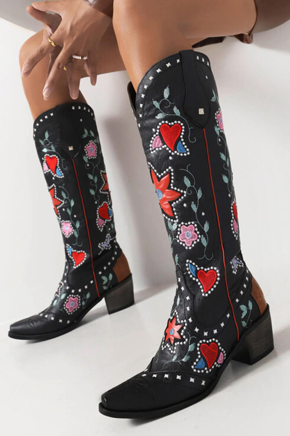 Vintage Floral And Heart Printed Western Cowgirl Block Heeled Knee High Boots - Black