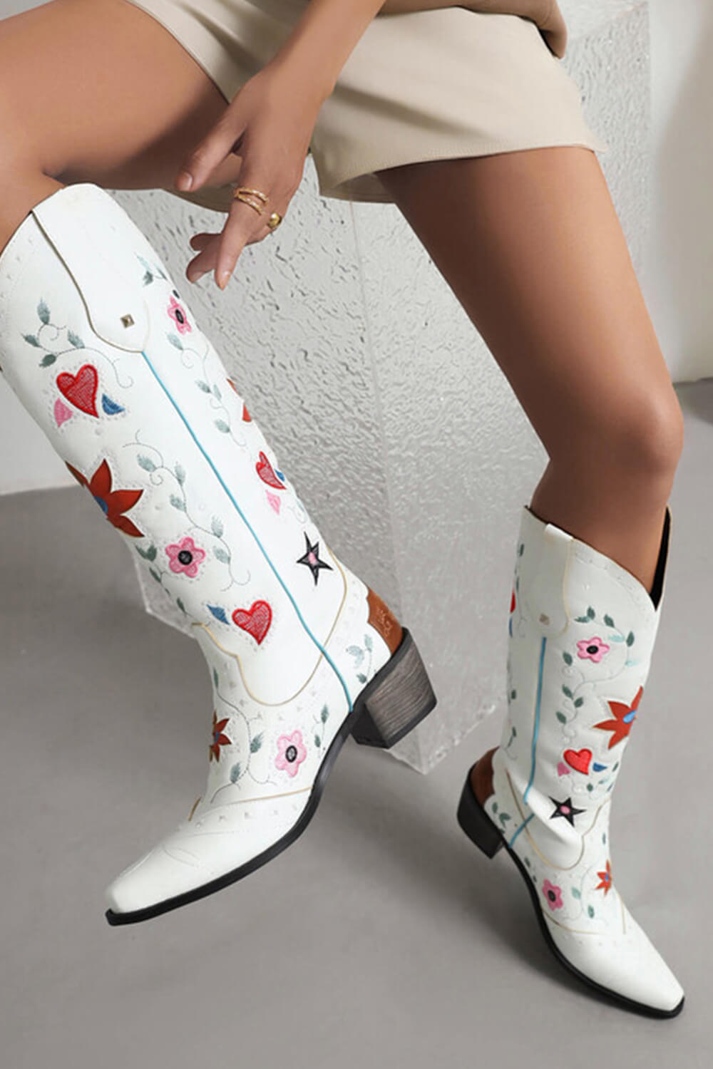 Vintage Floral And Heart Printed Western Cowgirl Block Heeled Knee High Boots - White