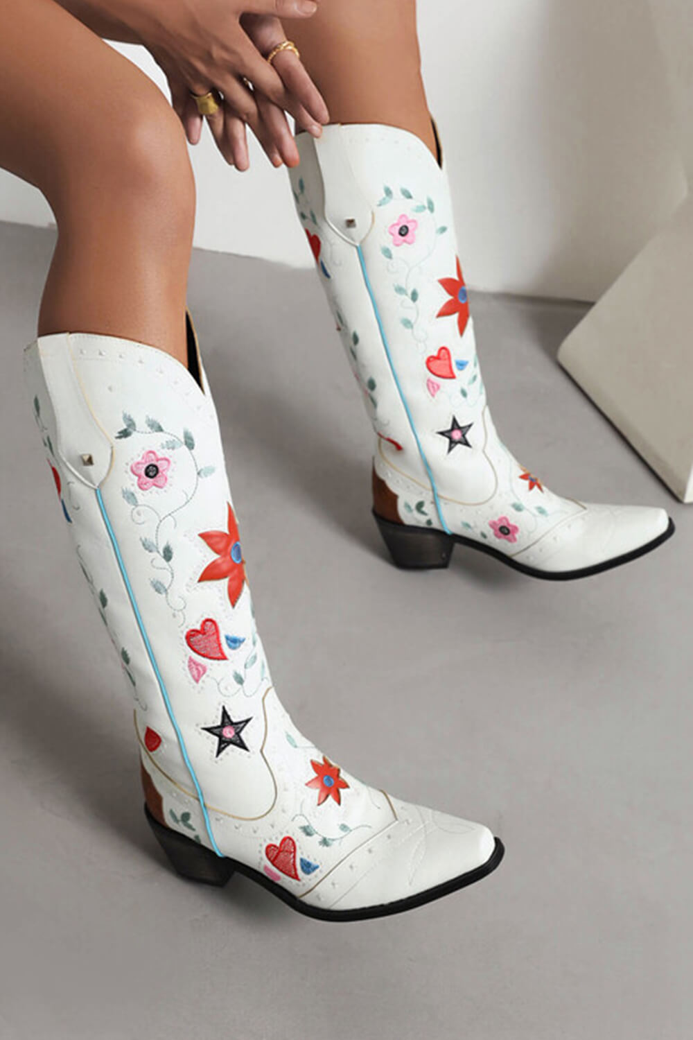 Vintage Floral And Heart Printed Western Cowgirl Block Heeled Knee High Boots - White