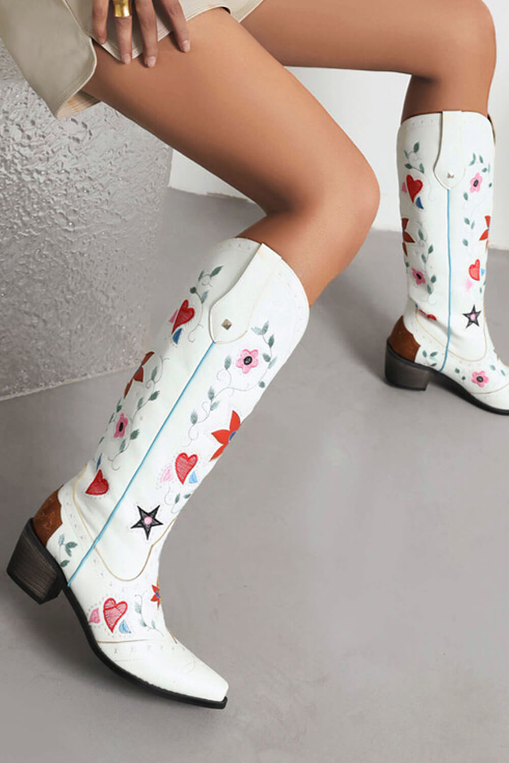 Vintage Floral And Heart Printed Western Cowgirl Block Heeled Knee High Boots - White